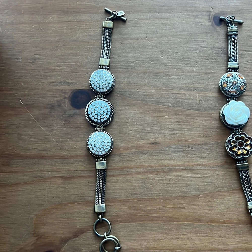 Gingersnap adjustable antique gold metal bracelet with 3 bling snaps